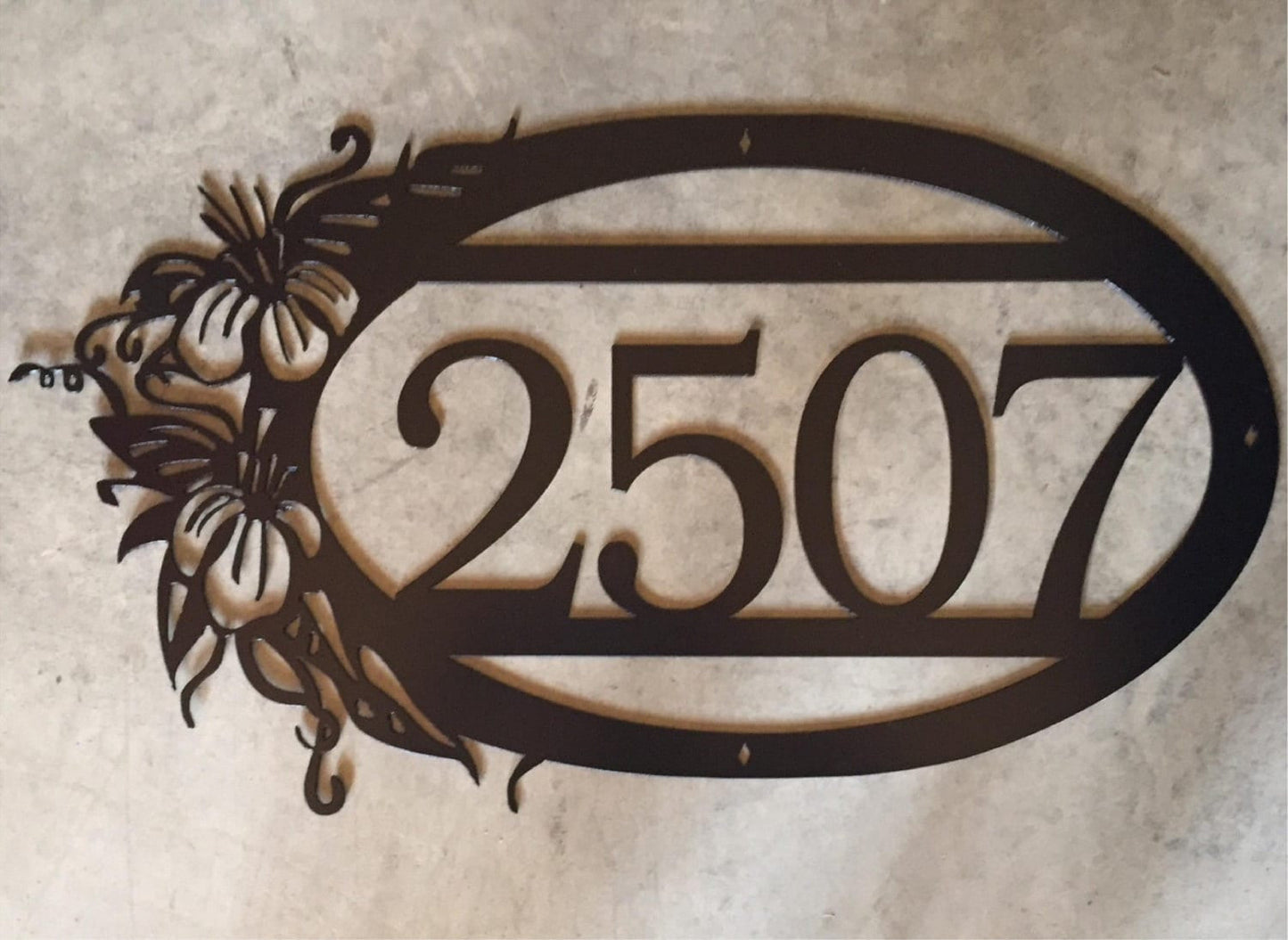 Metal house number, oval floral